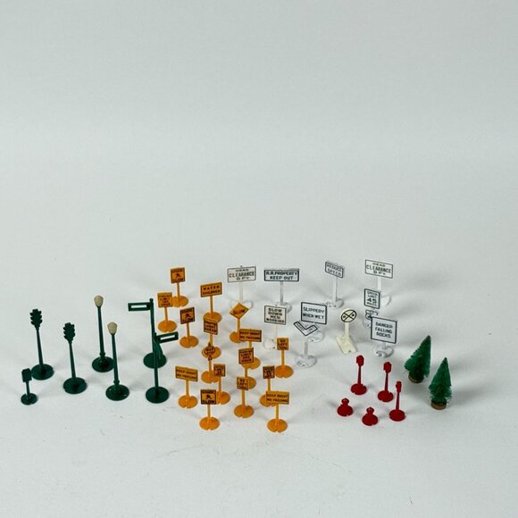 HO Scale Train Plastic Accessory Set 35+ Signs & Trees For Model Railroads - Picture 4 of 11
